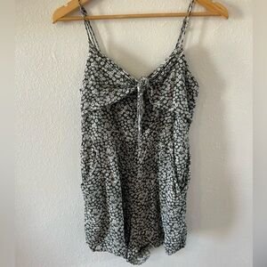 Arizona Jean Co Large Black White Floral Romper with Tie Front and Pockets